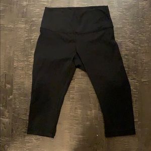 Black crop lululemon running pant